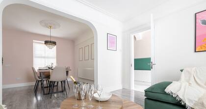 Derry City, Northern Ireland - Primrose