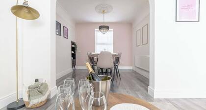Modern 3BR House - 6 Guests,Central,Stylish,WIFI