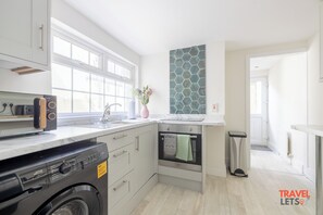 Réfrigérateur, micro-ondes, four, lave-vaisselle