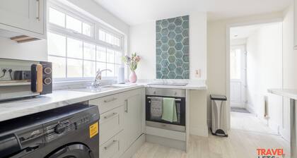 Derry City, Northern Ireland - Primrose, 6 Guests - Derry (Tourists, Contractors, Relocation)