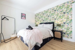 3 bedrooms, iron/ironing board, WiFi, bed sheets - Modern 3BR House - 6 Guests,Central,Stylish,WIFI (Londonderry)