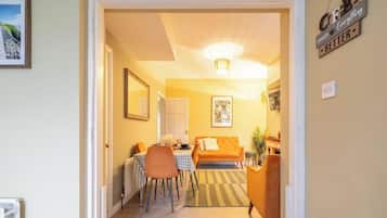 Televisión y chimenea