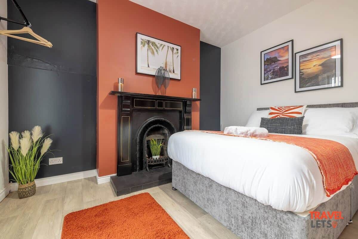 3 bedrooms, iron/ironing board, travel cot, free WiFi