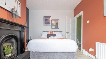 3 bedrooms, iron/ironing board, travel crib, free WiFi