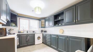 Kjøleskap, mikrobølgeovn, ovn og brødrister