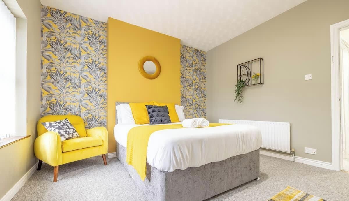 3 habitaciones, tabla de planchar con plancha y cuna de viaje 