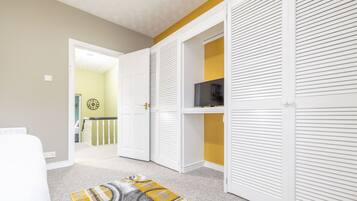 3 bedrooms, iron/ironing board, travel crib, WiFi