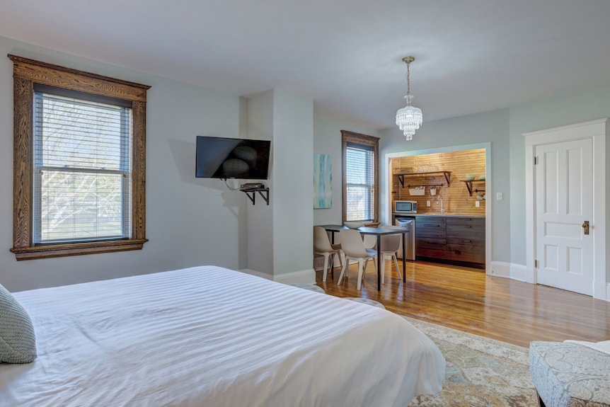 Romantic Getaway W/ King Bed In Historic Lunenburg (Suite 4) - Lunenburg