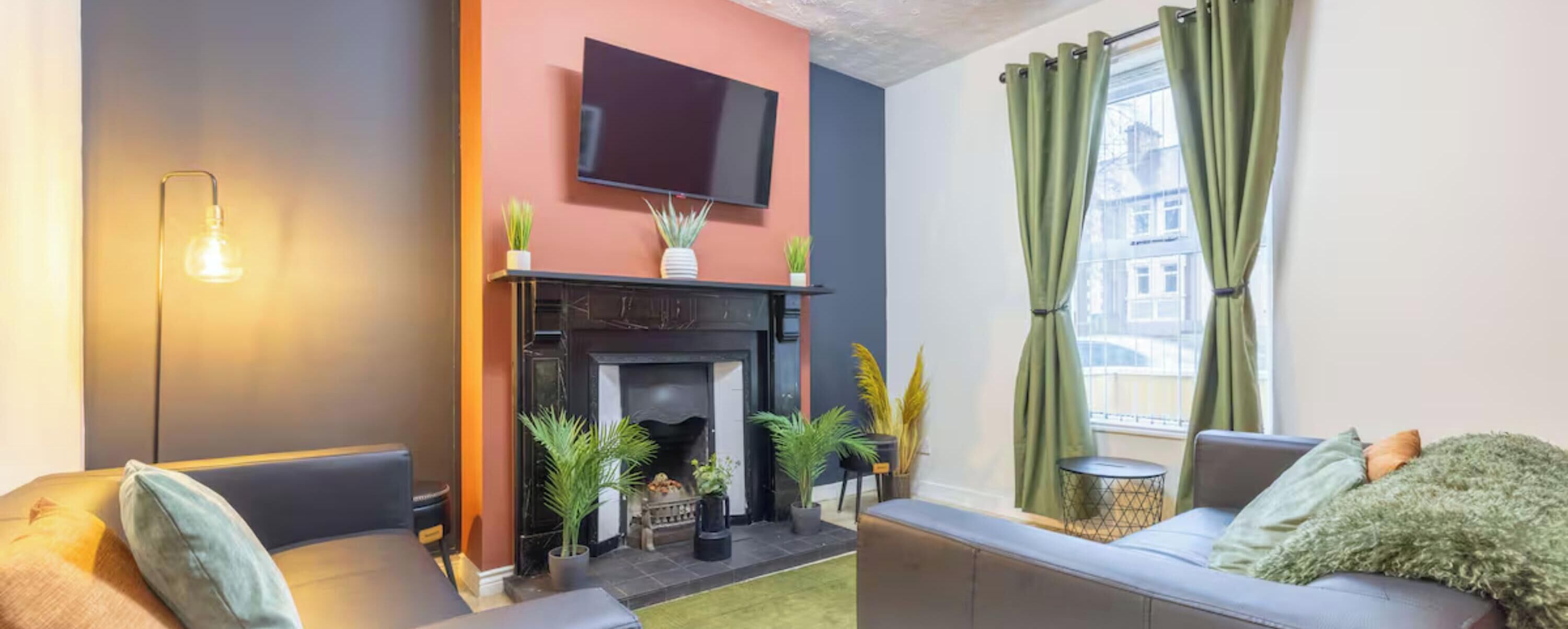 TV, fireplace