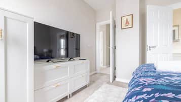 4 bedrooms, iron/ironing board, WiFi, bed sheets