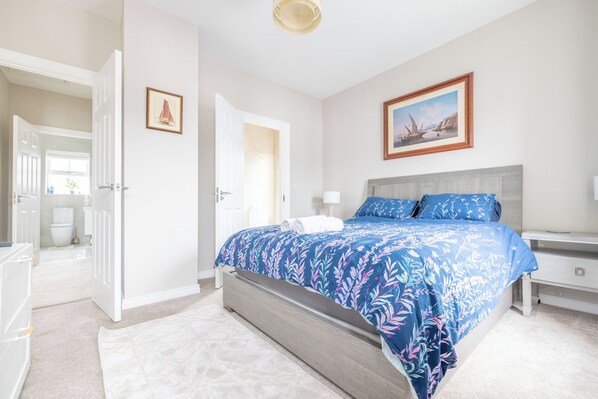 4 chambres, fer et planche à repasser, Wi-Fi gratuit, draps fournis