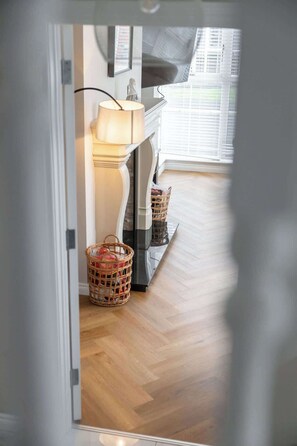 Interior - Spacious 4BR (Contractors Welcome-Parking-WIFI) (Killyleagh)