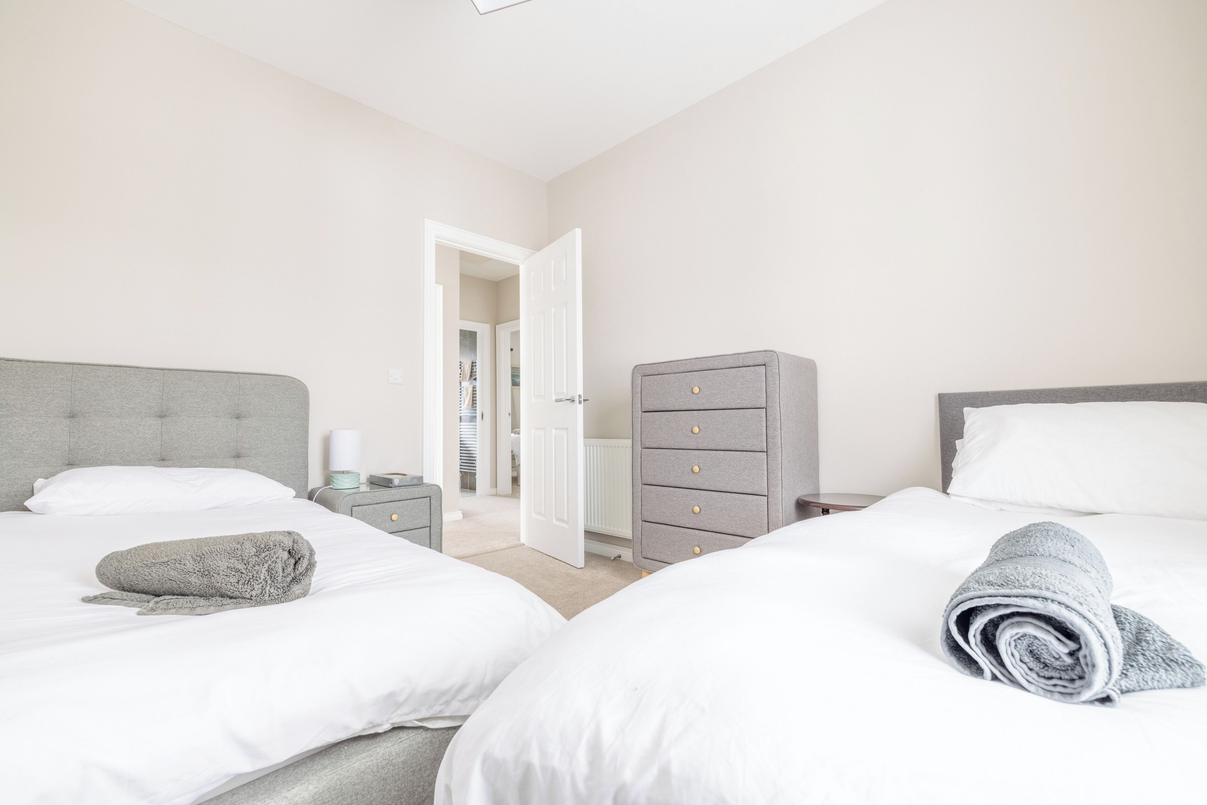 4 bedrooms, iron/ironing board, free WiFi, bed sheets