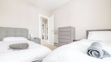 4 bedrooms, iron/ironing board, free WiFi, bed sheets