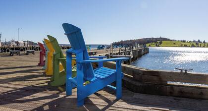 Executive 1-Bedroom King Bed Suite in Lunenburg (Suite 5)