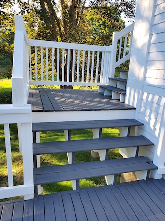 Property grounds. Cozy Garden View Suite near Lunenburg Waterfront (Suite 6)