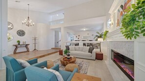 Smart TV - Heated Pool | Hot Tub | Pool Table | Putting Green | 5BR (Peoria)