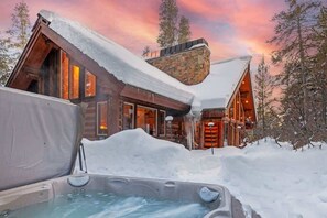 Outdoor spa tub - Abode at Mountain Haven, ski-in/out, Teton Village (Teton Village)