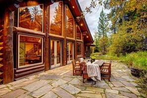 Outdoor dining - Abode at Mountain Haven, ski-in/out, Teton Village (Teton Village)