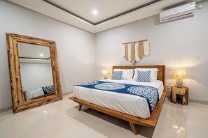 3 bedrooms, desk, laptop workspace, iron/ironing board - Villa Gaia Canggu (Canggu)
