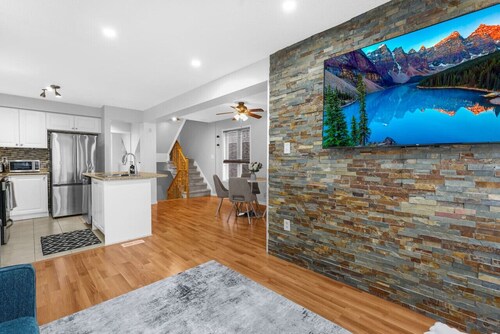 Chic 2BR House, Newly Renovated, Central Spot