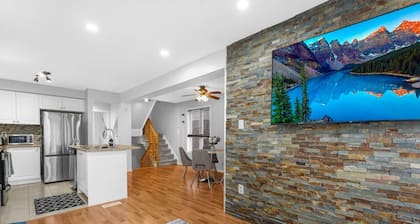 Chic 2BR House, Newly Renovated, Central Spot