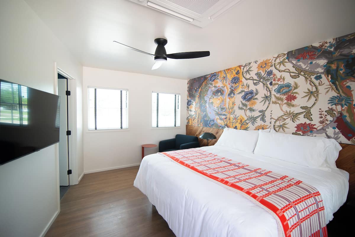 Comfort Double Room, Courtyard View | Private kitchen | Mini-fridge