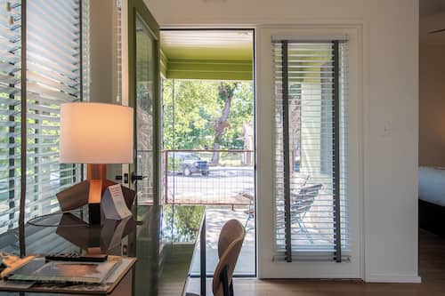 Superior Studio Suite, Courtyard View | In-room safe, soundproofing, free WiFi