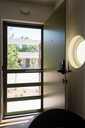 Studiosuite – superior, bakgårdsutsikt | Safe på rommet, lydisolert og wi-fi (inkludert)