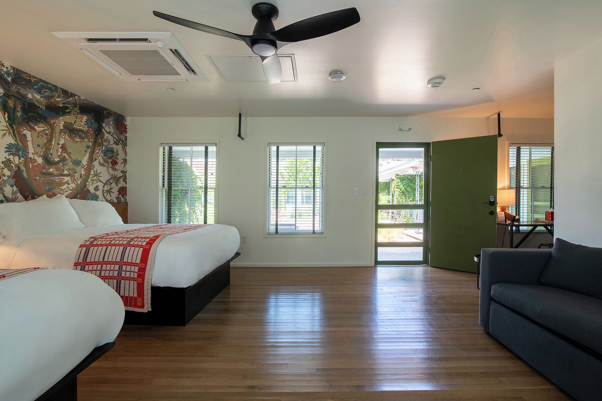 Kamar Quadruple Keluarga, pemandangan halaman | Brankas, kedap suara, dan Wi-Fi gratis