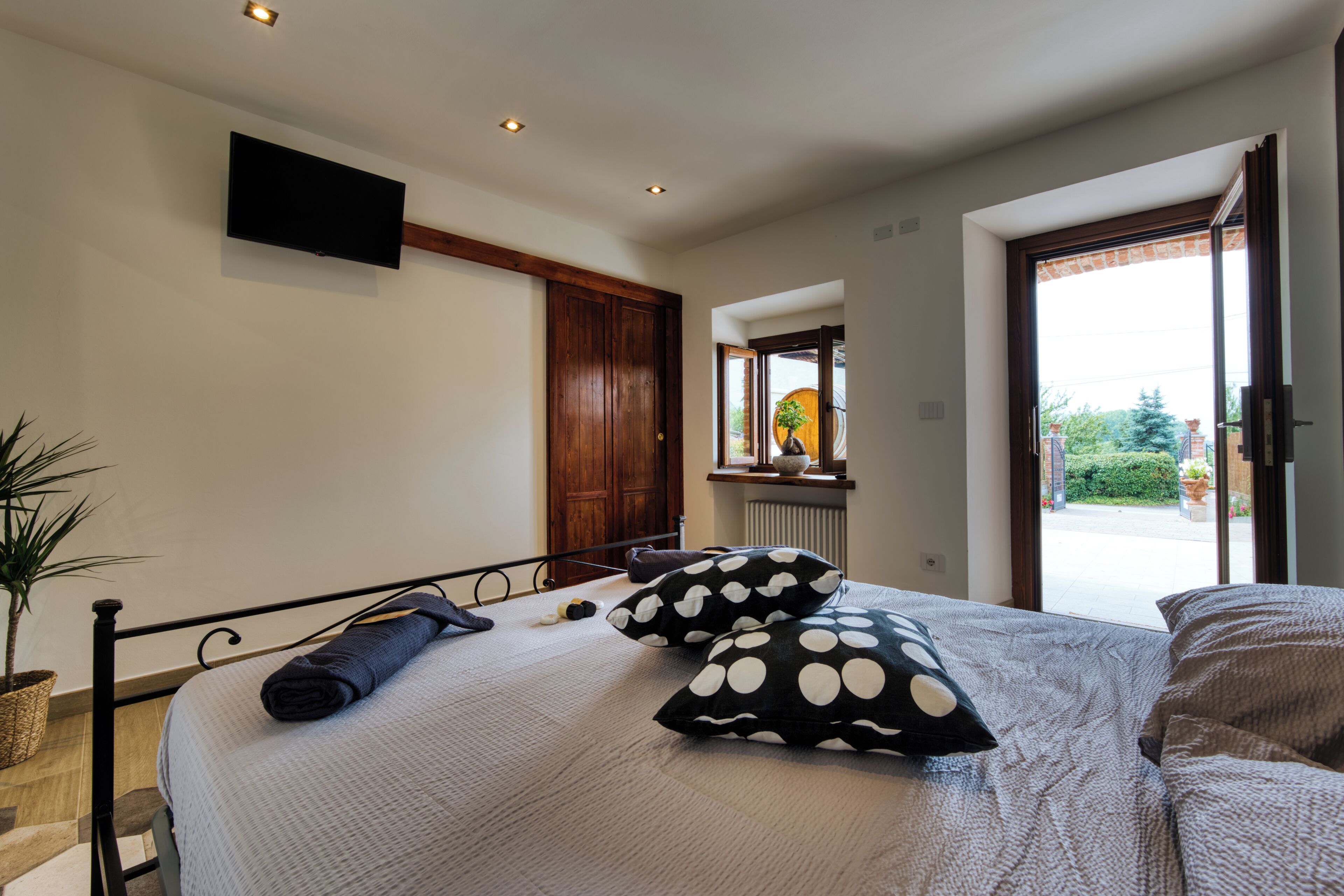 8 habitaciones, wifi y ropa de cama 