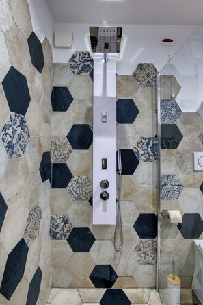 Hair dryer, towels, soap, toilet paper - La Cantina Rent Rooms (Santa Maria-San Grato)