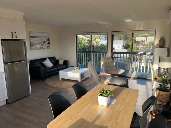 Interior - Malua Bay Coast House - Ocean Views - Short Stroll to Beach (Malua Bay)