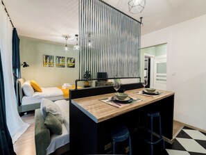 Iron/ironing board, WiFi, bed sheets