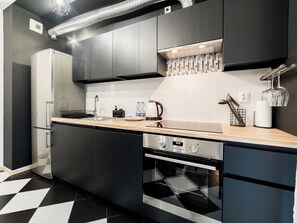 Fridge, oven, stovetop - Strzelecka Old Town Studio (Poznan)