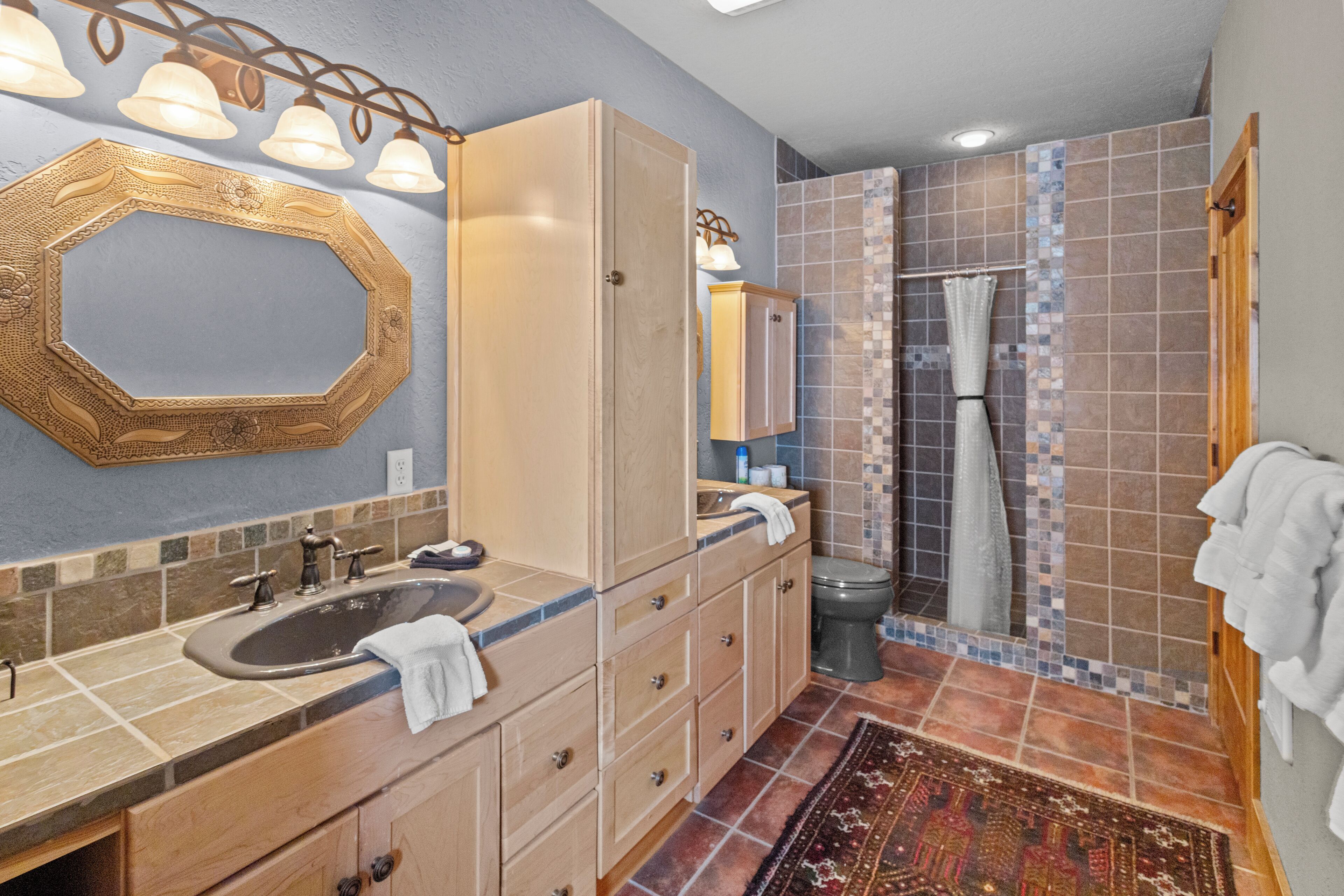 Shower, jetted bath, hair dryer, towels