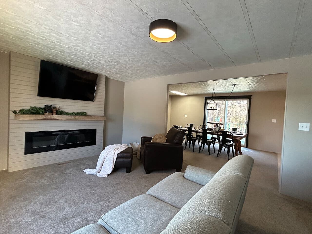 Smart TV, fireplace, table tennis, books