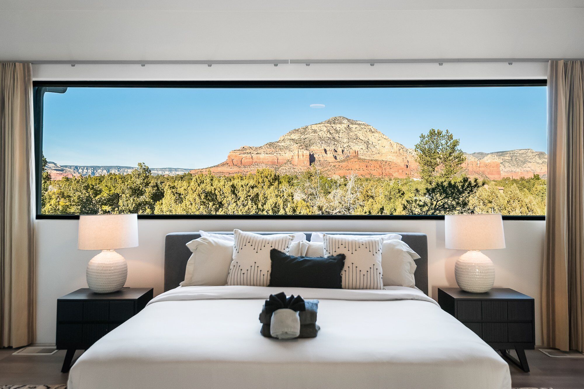 4 عدّة غرف نوم ومكتب ومكواة/لوح كي وواي فاي مجانًا