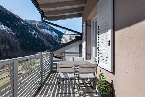 Apartment 'Cà Dei Nane' with Mountain View, Balcony and Wi-Fi