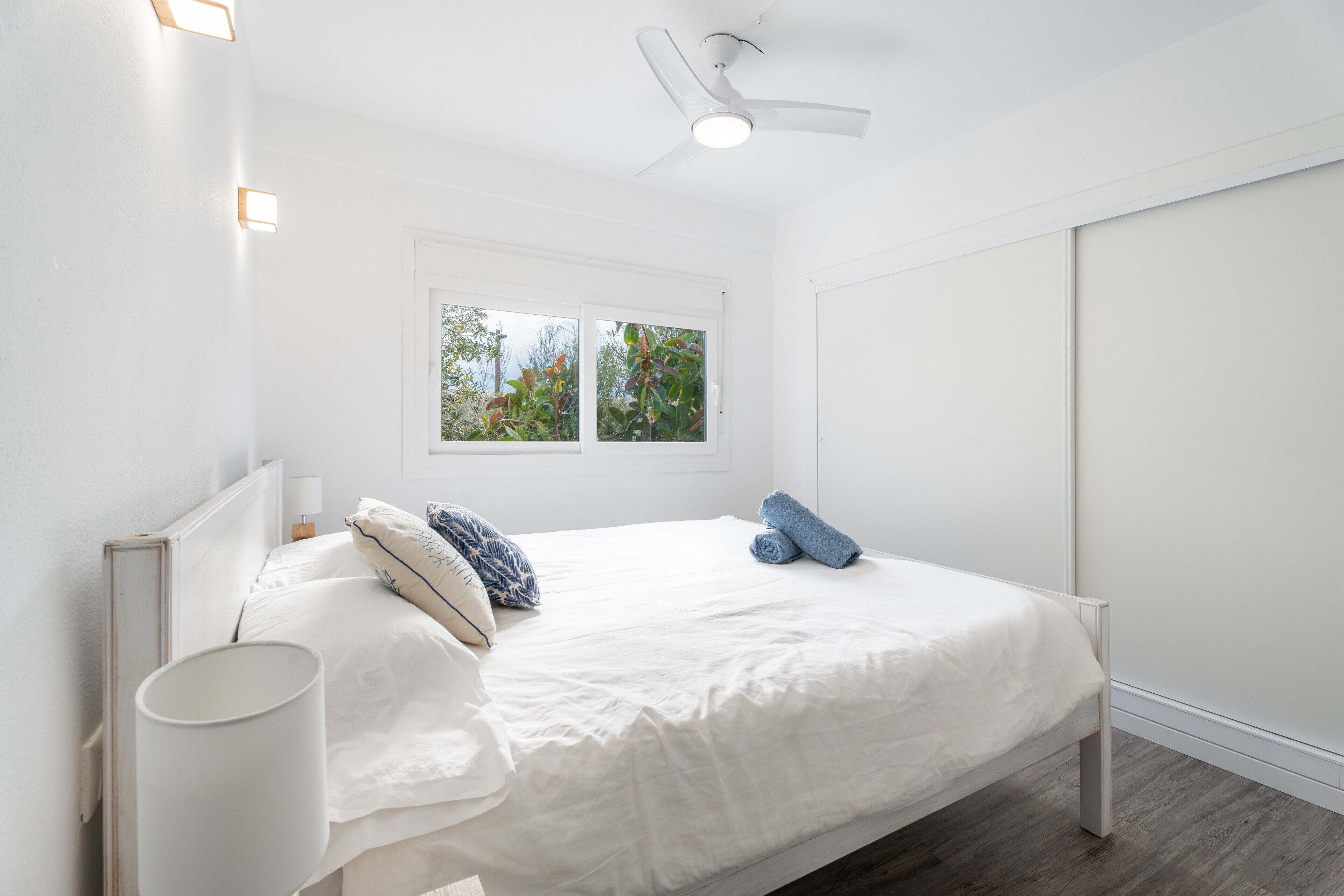 4 bedrooms, iron/ironing board, free WiFi, bed sheets