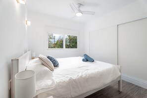 4 bedrooms, iron/ironing board, free WiFi, bed sheets