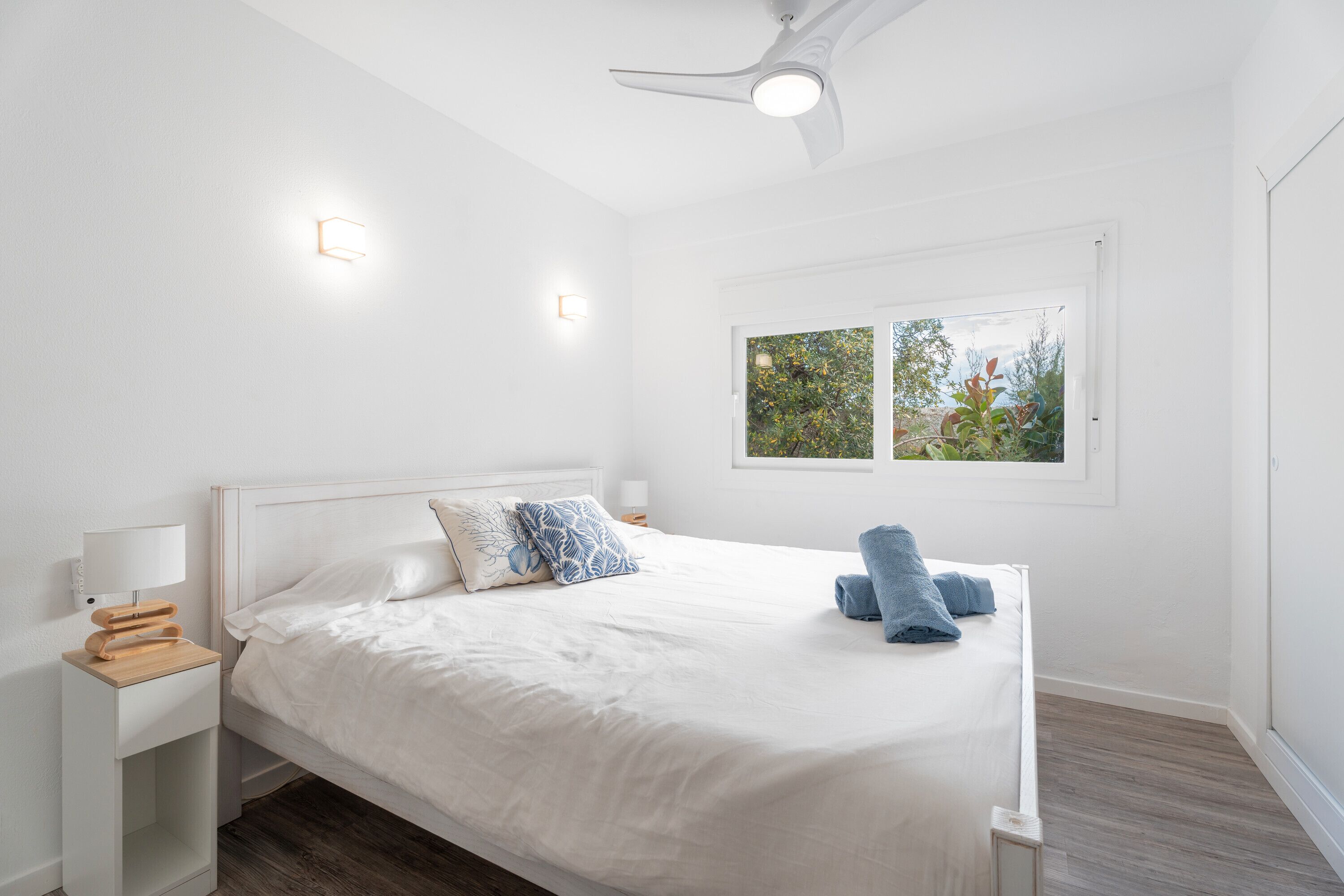 4 chambres, fer et planche à repasser, Wi-Fi gratuit, draps fournis