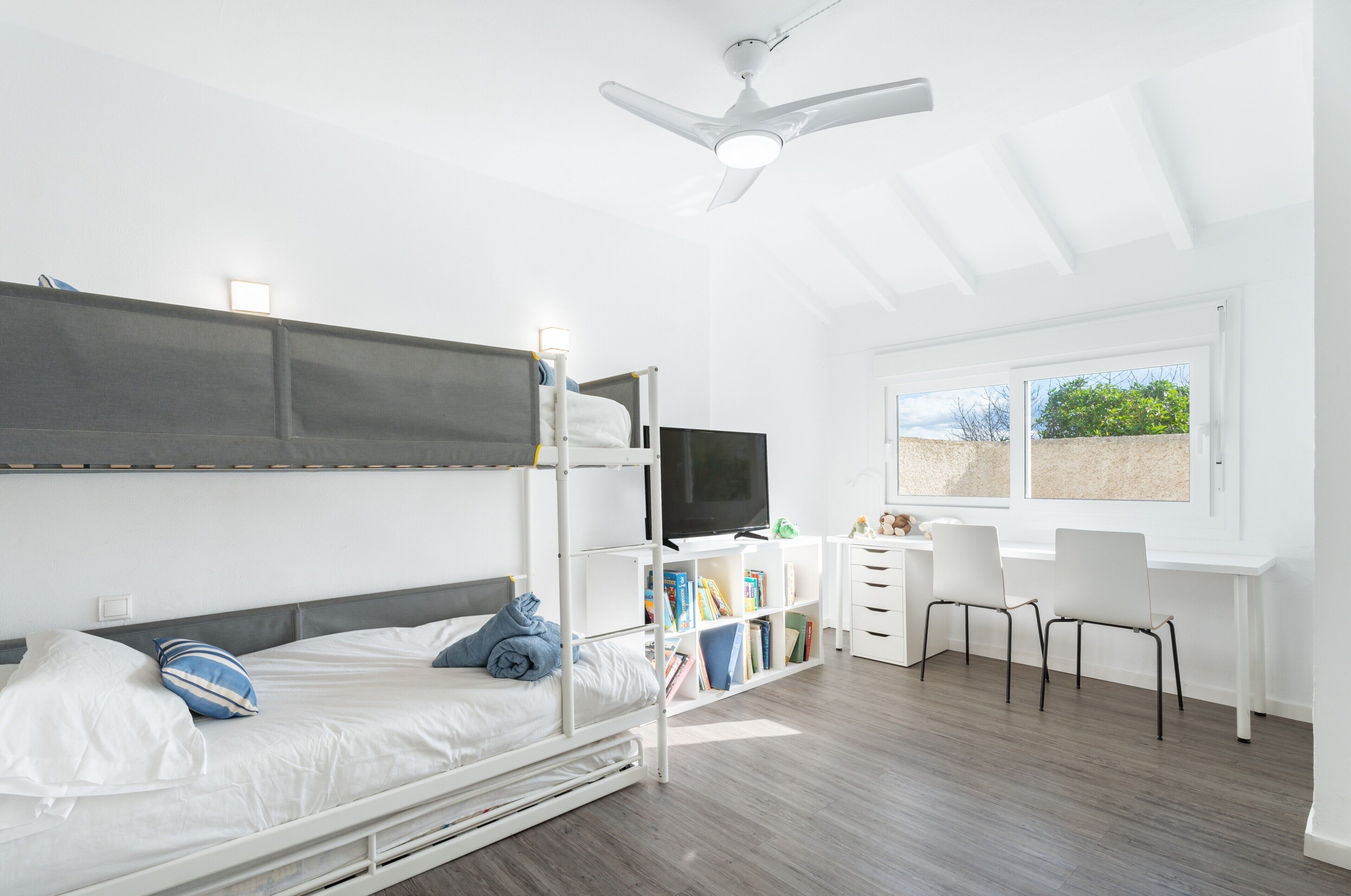 4 habitaciones, tabla de planchar con plancha y wifi gratis 