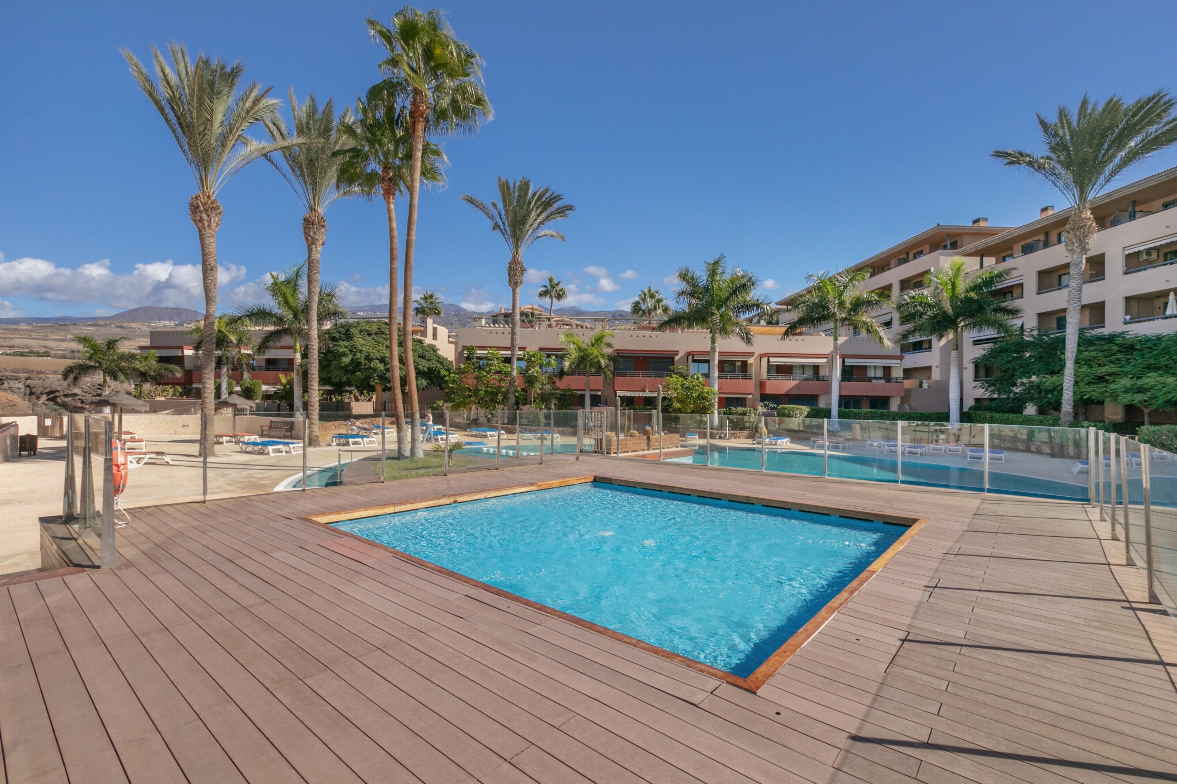 حمّام سباحة مُدفَّأ