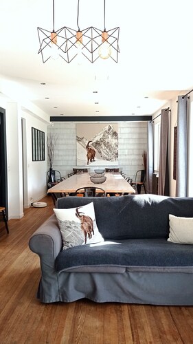 Chalet "Sublime Chalet 14 Pers Spa Extrieur" mit Blick auf die Berge