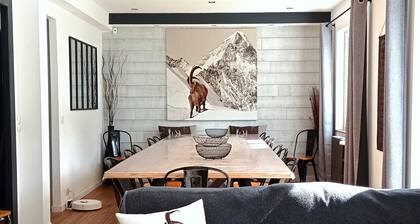 Chalet "Sublime Chalet 14 Pers Spa Extrieur" mit Blick auf die Berge