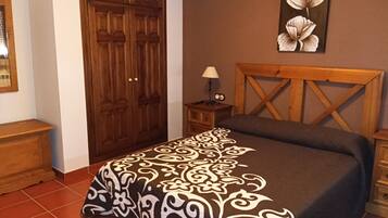 9 chambres, fer et planche Ă repasser, draps fournis