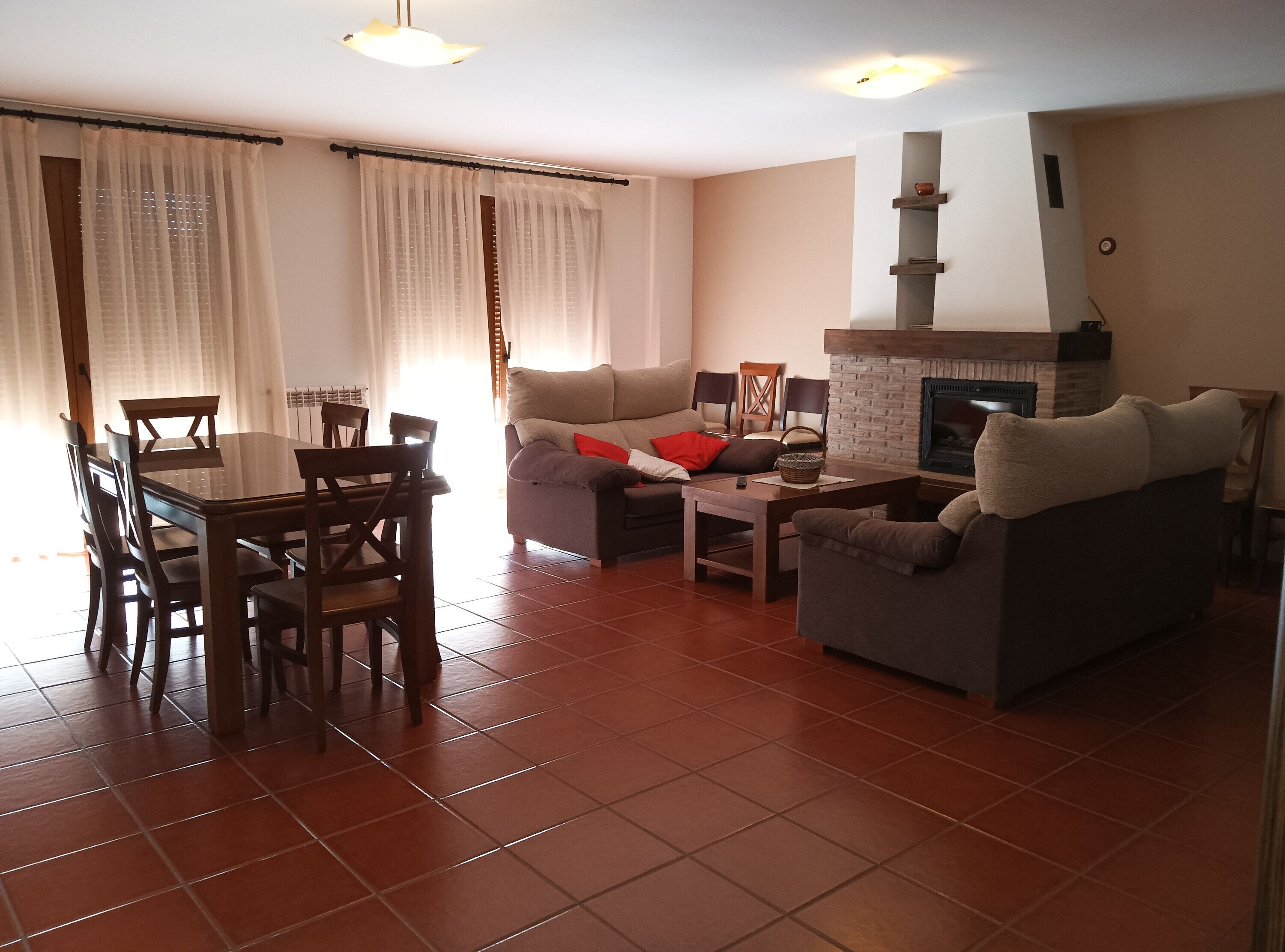 Télévision, cheminée