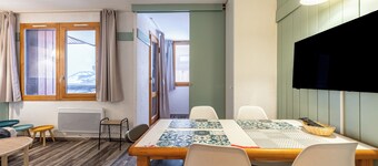 Apartment 'Séjour À La Montagne - Éperviere' with Mountain View, Shared Pool and Balcony