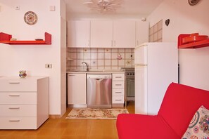 Interior - Apartment 'San Vincenzo Podere San Luigi' with Private Terrace, Balcony and Air Conditioning (San Vincenzo)